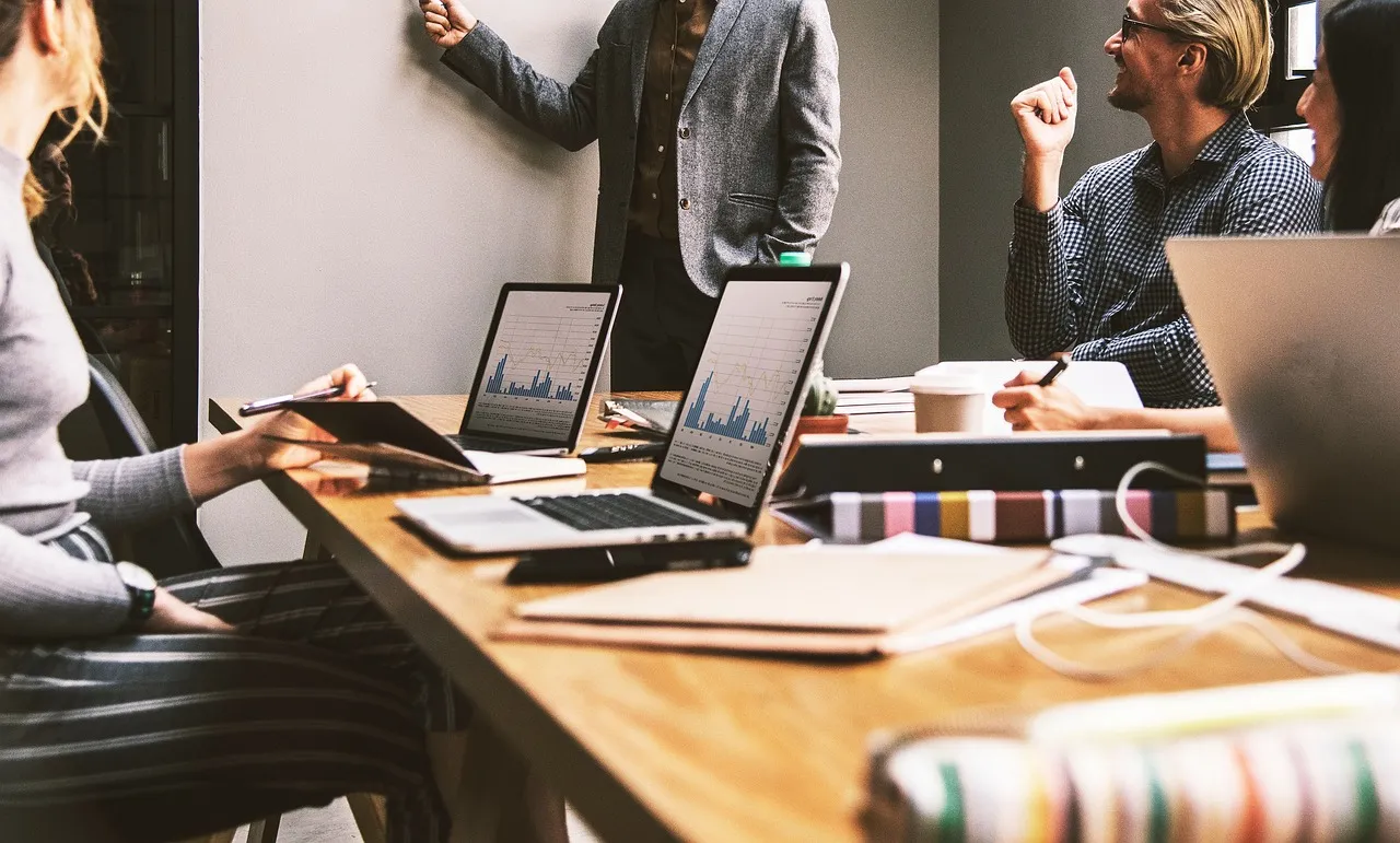 WordPress vs Wix vs Squarespace for Restaurants and Local Businesses — Hosting Captain